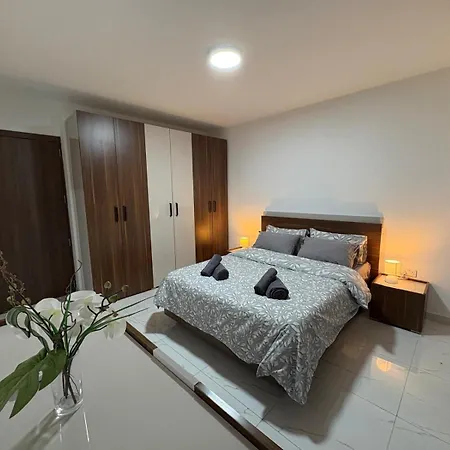 בית אירוח Aurora Penthouse Malta Gzira