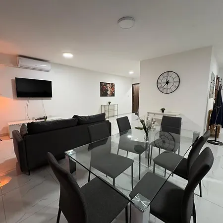 Aurora Penthouse Malta 그지라